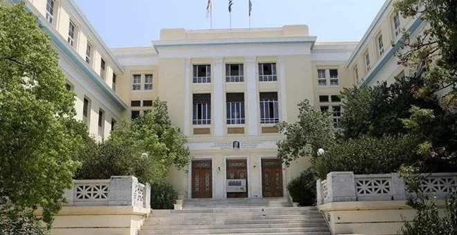 Βarcodes, κάμερες ασφαλείας και κάρτες εισόδου σε ΑΕΙ – Τι απαντά το υπουργείο